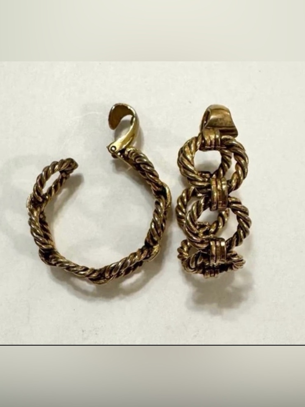 Vintage Women’s Gold Tone Clip On Chain Hoop Earrings Non-Pierced Ears